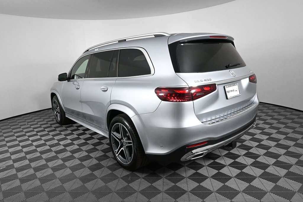 2025 Mercedes Benz GLS 450 4MATIC photo 2