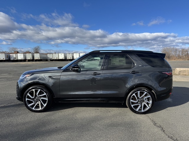 2025 Land Rover Discovery SE photo 2