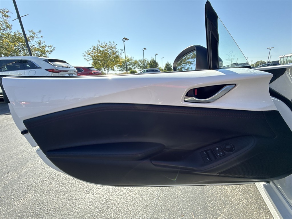 2016 Mazda MX-5 Miata Miata photo 13