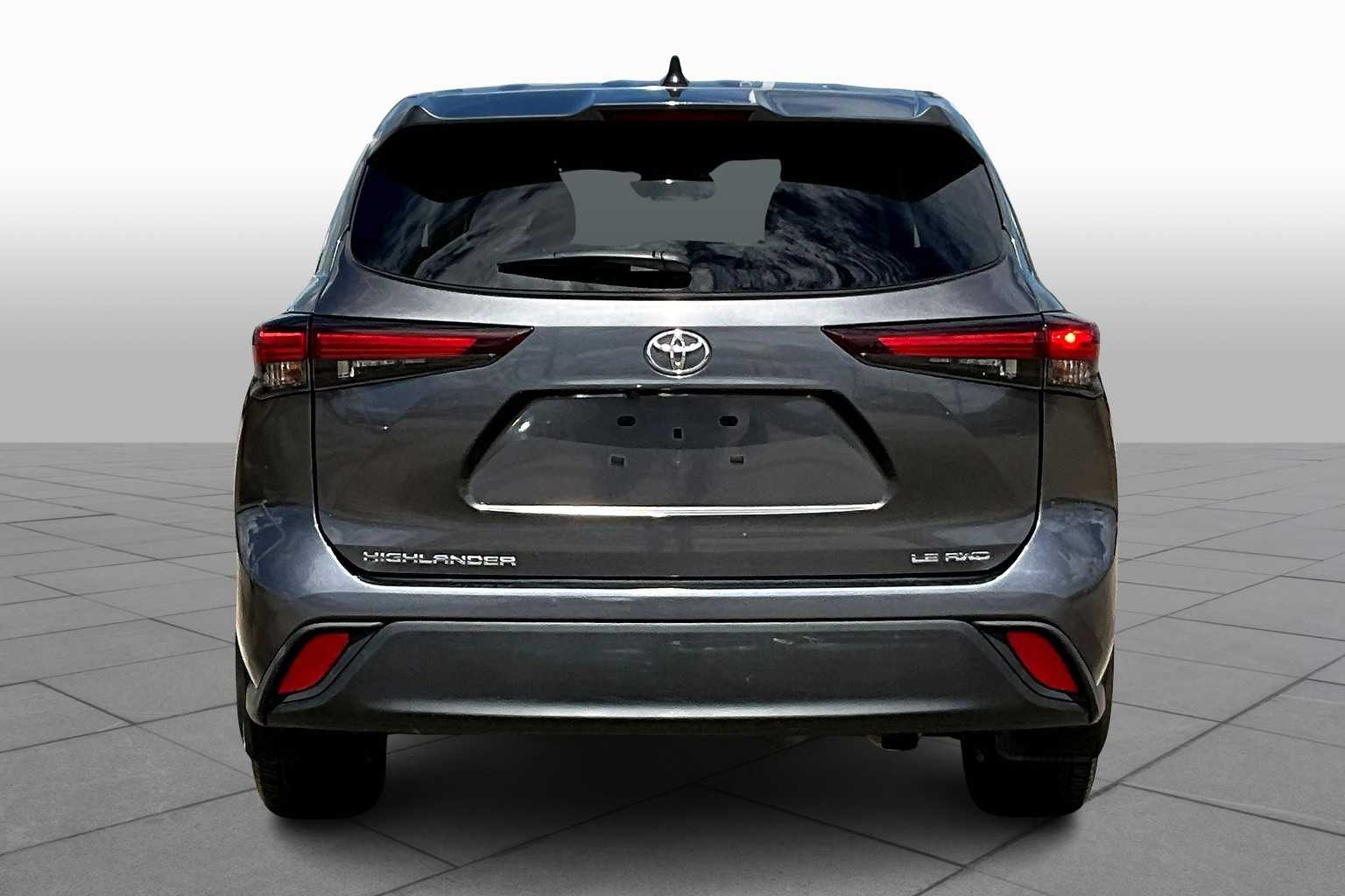 2024 Toyota Highlander LE photo 4
