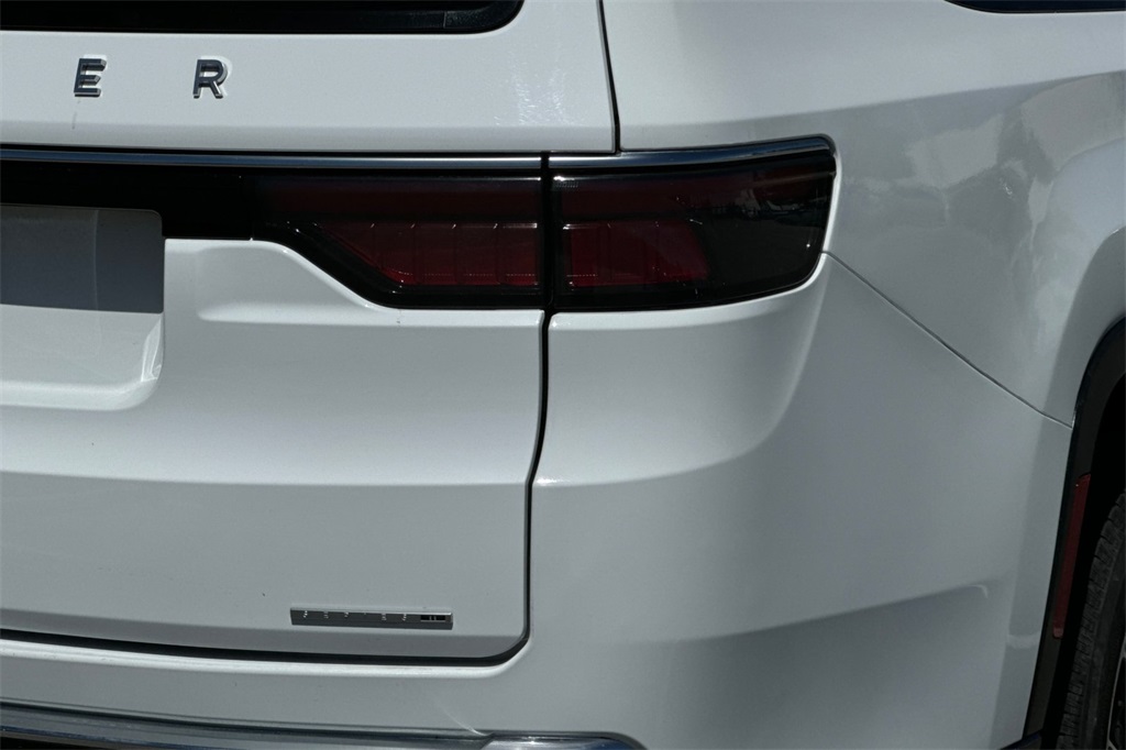 2024 Jeep Wagoneer L Series II photo 26