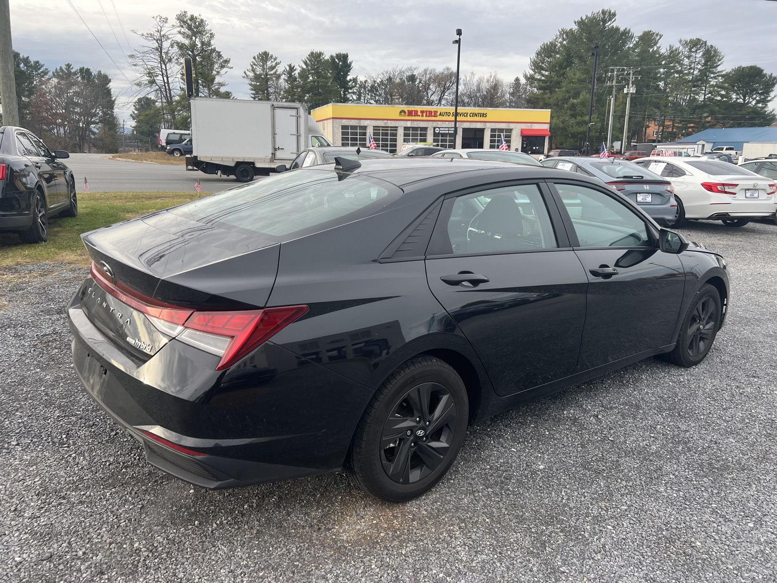 2023 Hyundai Elantra Blue photo 3