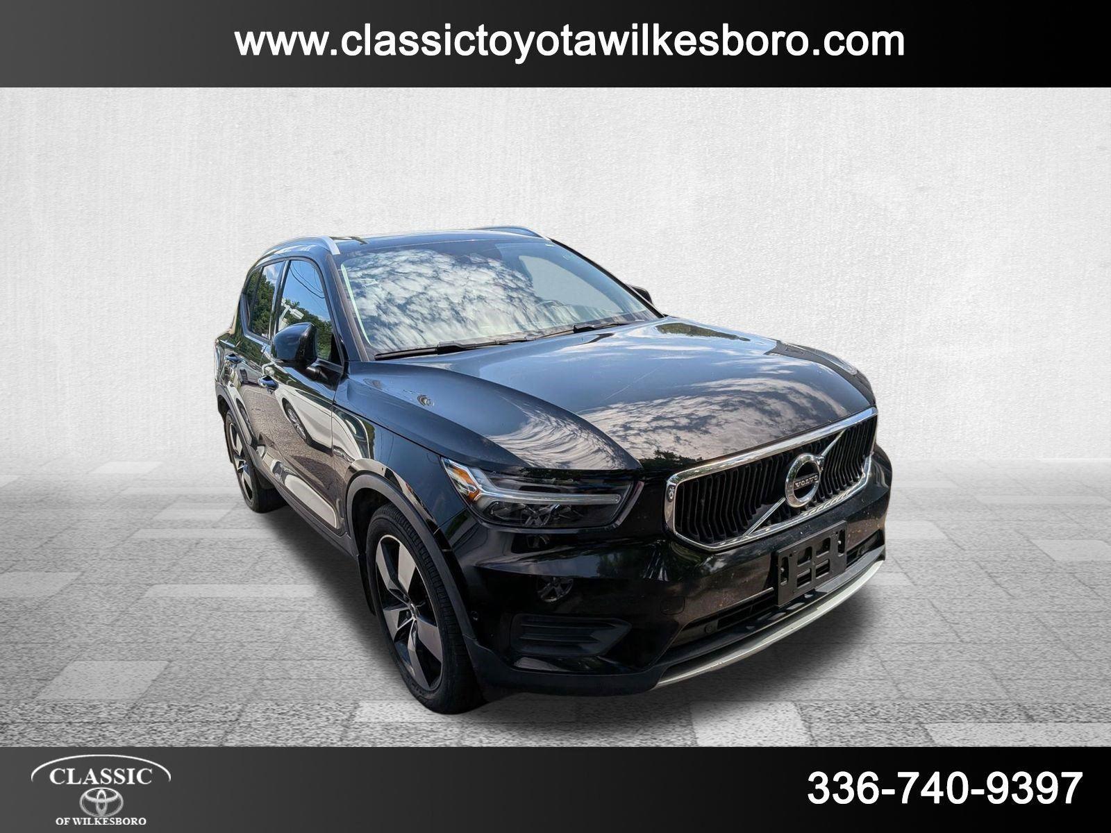 2019 Volvo XC40 Momentum photo 2
