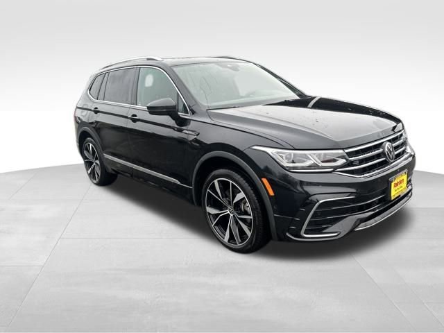2022 Volkswagen Tiguan SEL R-LINE's photo