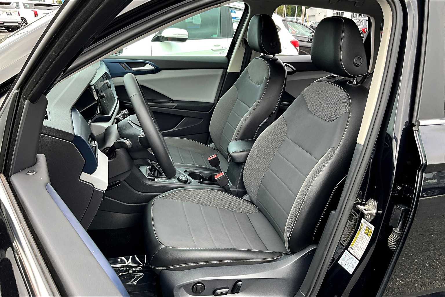 2022 Volkswagen Taos SE photo 4