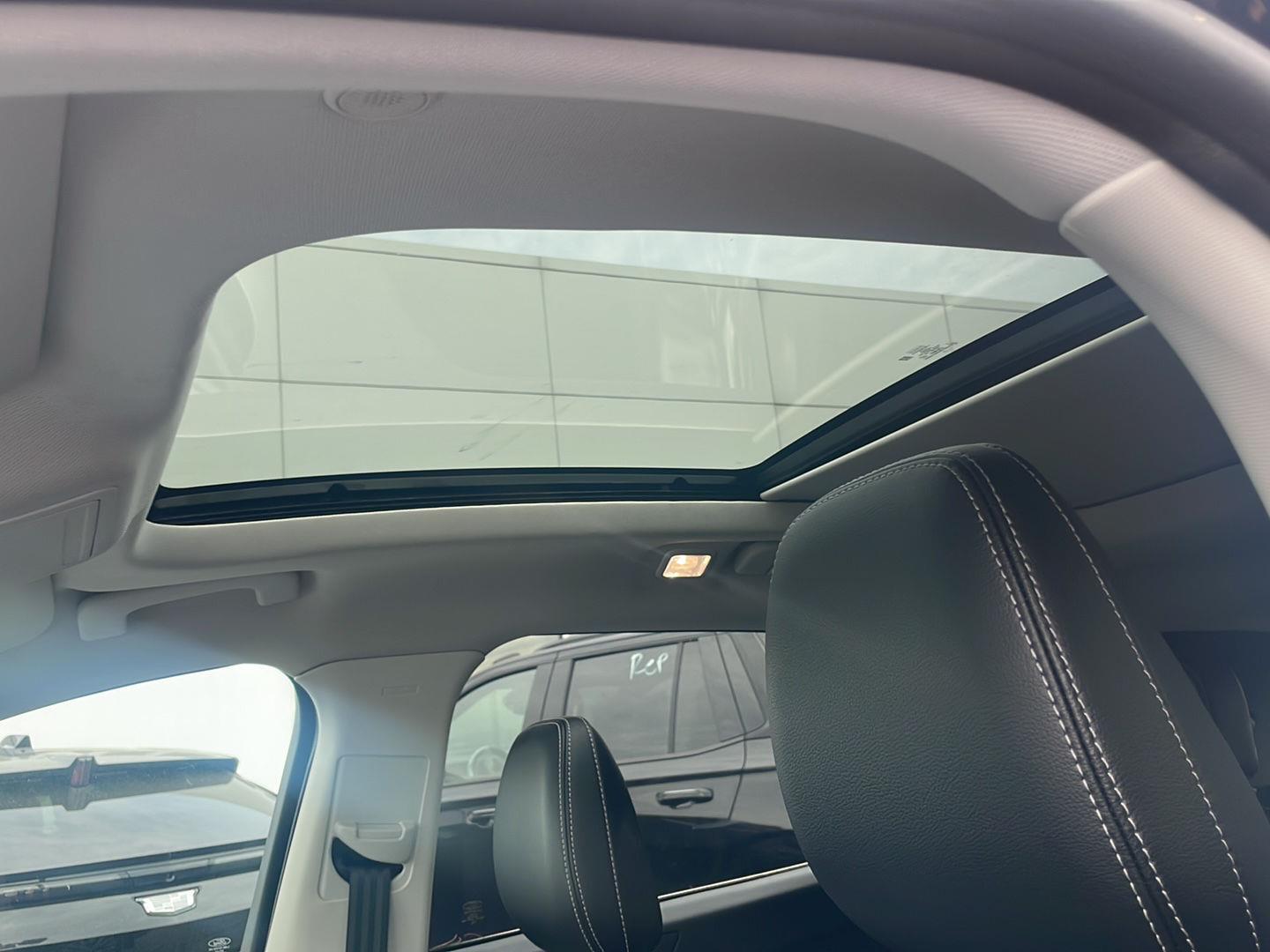 2022 Ford Escape Titanium photo 3