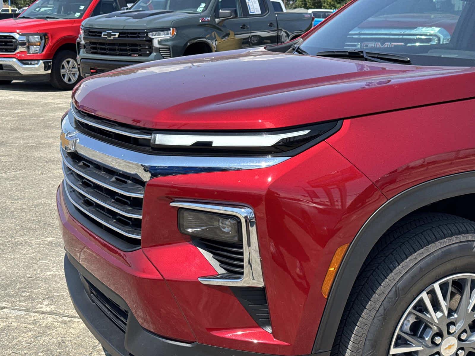 2024 Chevrolet Traverse photo 2