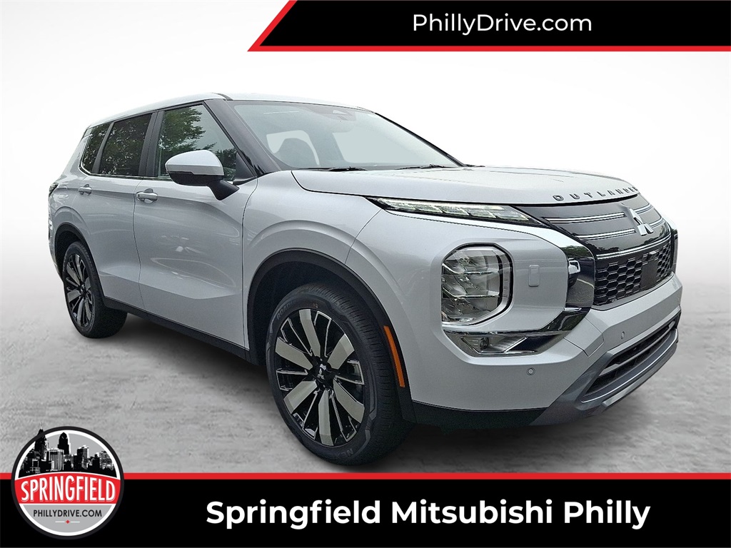 2025 Mitsubishi Outlander SE's photo