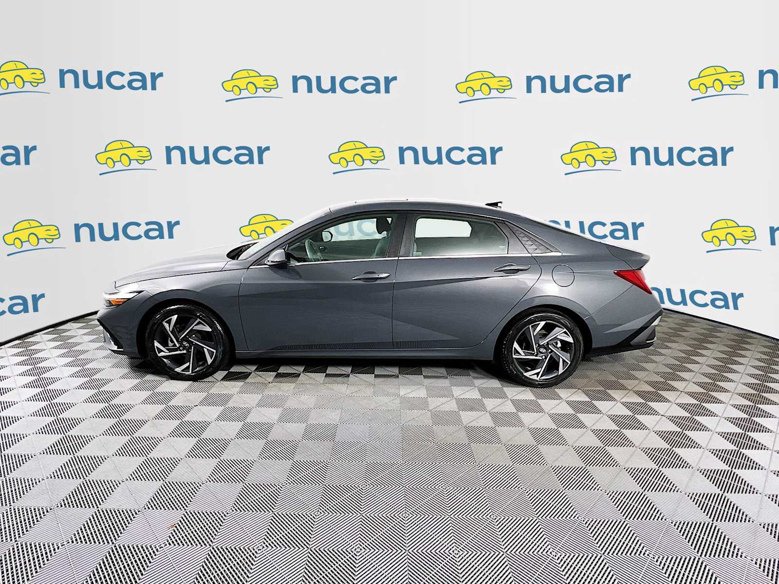 2024 Hyundai Elantra SEL Convenience photo 2