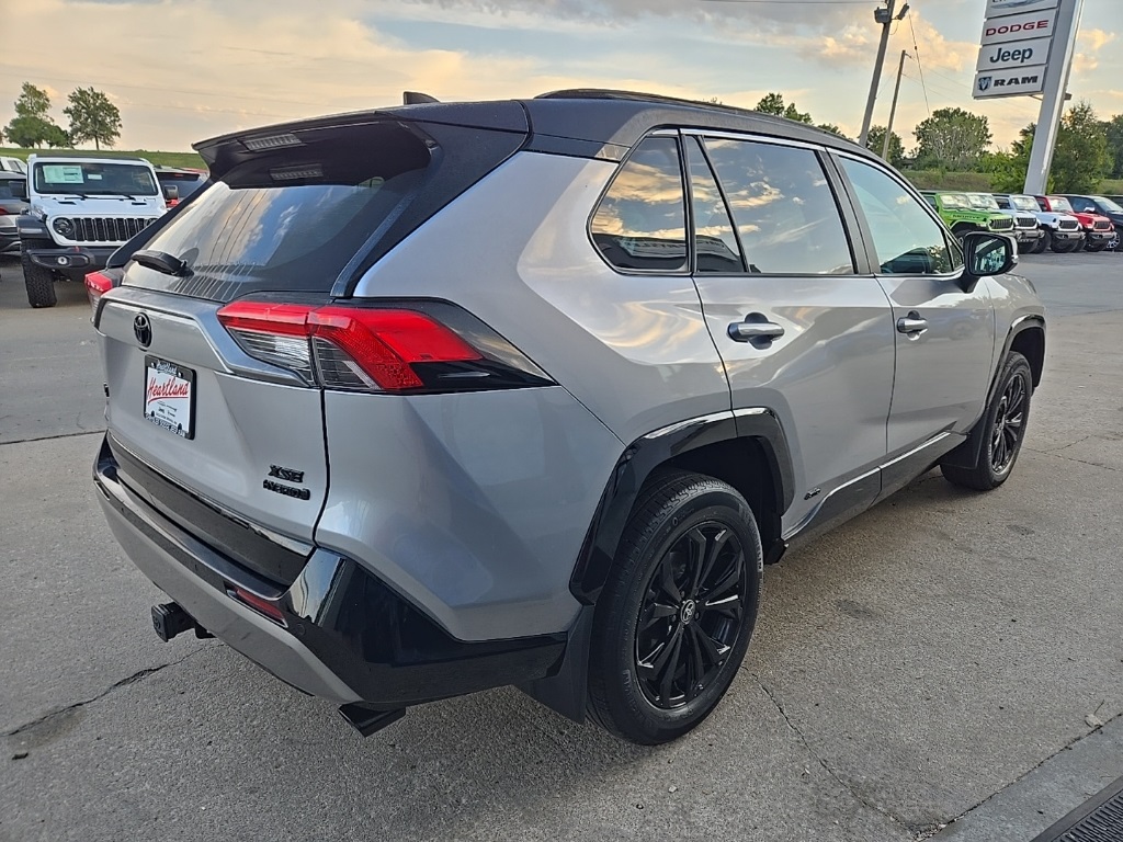 2022 Toyota RAV4 Hybrid XSE photo 11
