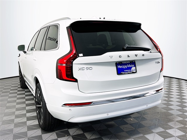 2025 Volvo XC90 T8 AWD Core photo 2