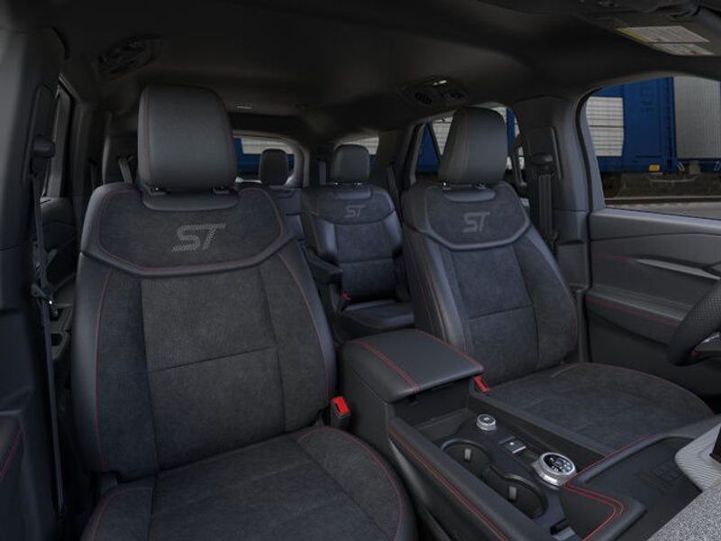 2025 Ford Explorer ST photo 8