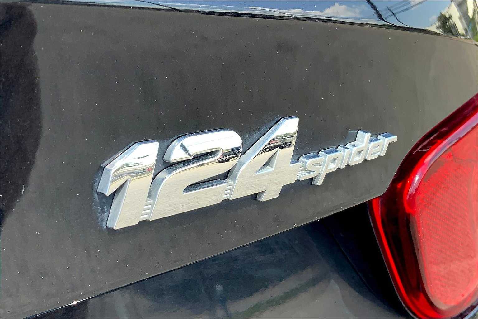 2017 Fiat 124 Spider Lusso photo 25