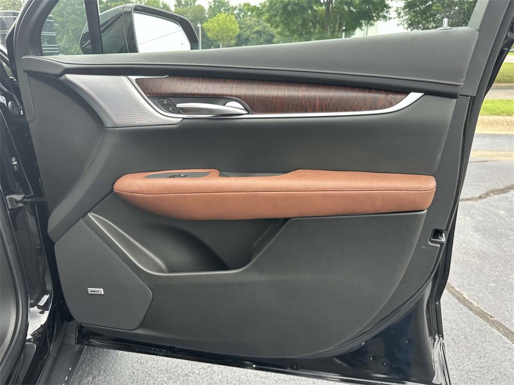 2025 Cadillac XT5 Sport photo 8