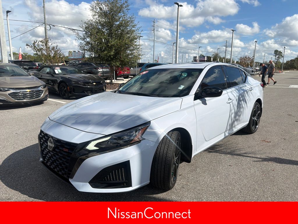 2024 Nissan Altima 2.5 SR photo 3