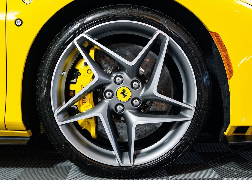 2022 Ferrari F8 Spider Base photo 8