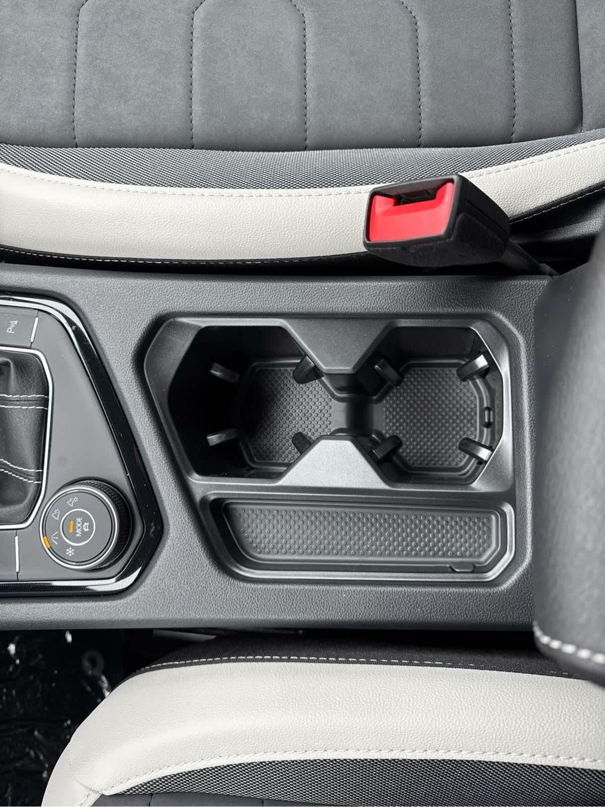 2025 Volkswagen Taos SE photo 23