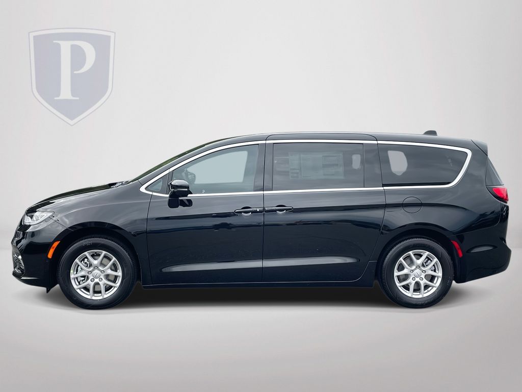 2026 Chrysler Pacifica photo 4