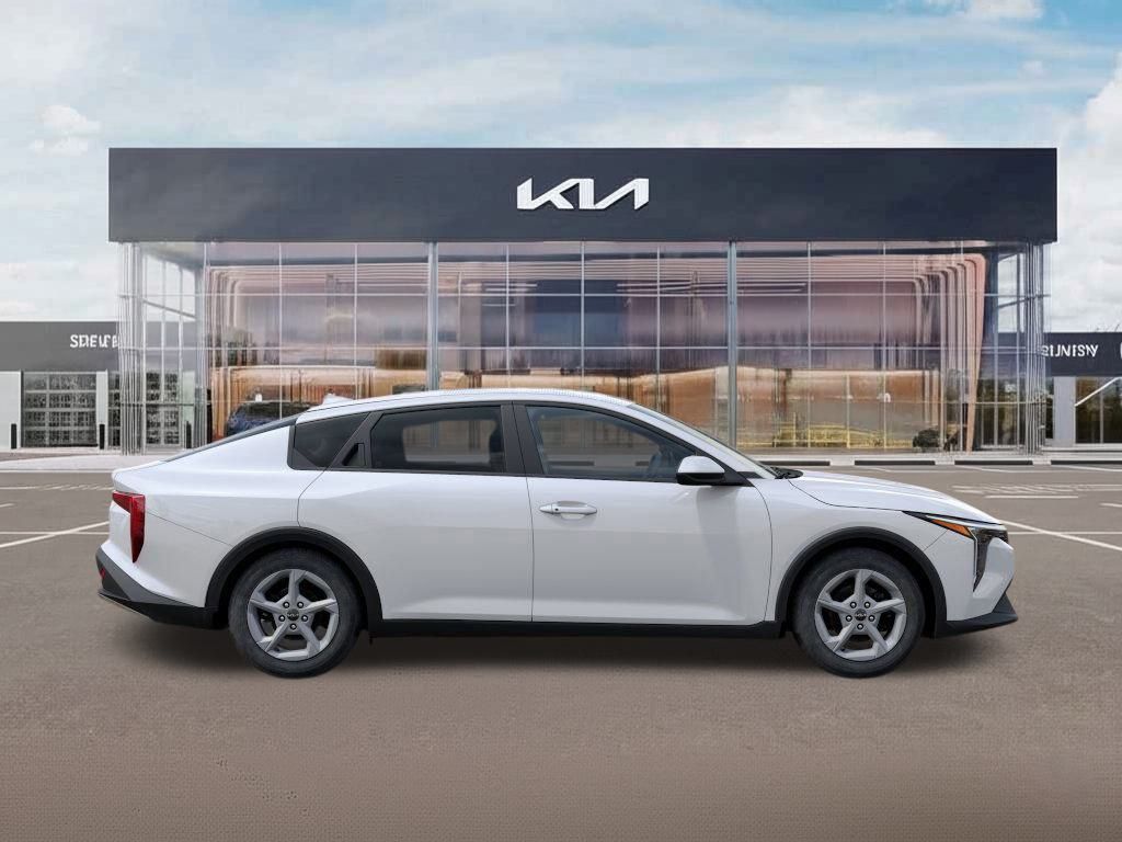 2025 Kia K4 LXS photo 6