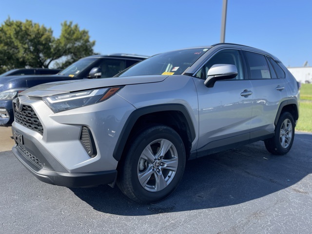 2023 Toyota RAV4 XLE photo 2