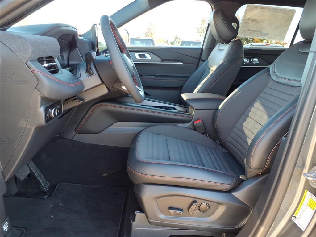 2026 Ford Explorer ST-Line photo 3