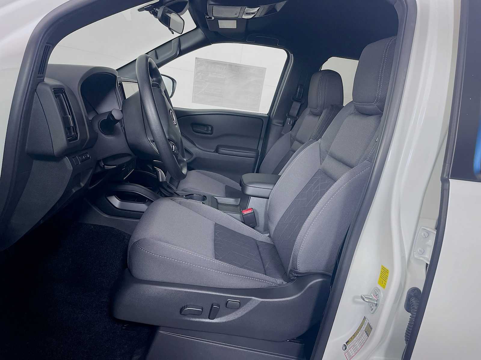 2026 Nissan Frontier Crew Cab SV photo 4