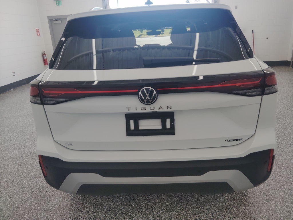 2026 Volkswagen Tiguan SE photo 2