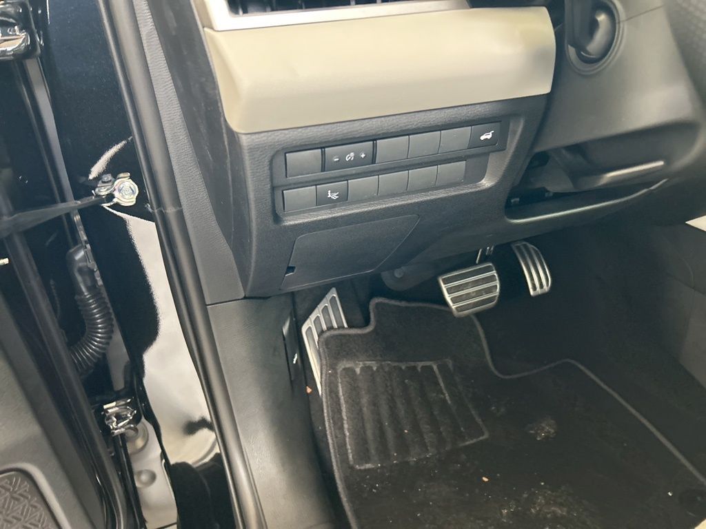 2025 Mitsubishi Outlander Black Edition photo 38