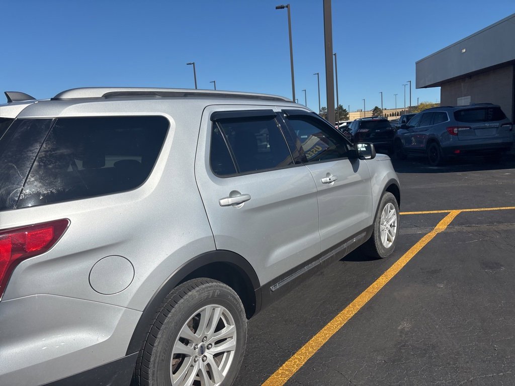 2018 Ford Explorer XLT photo 3