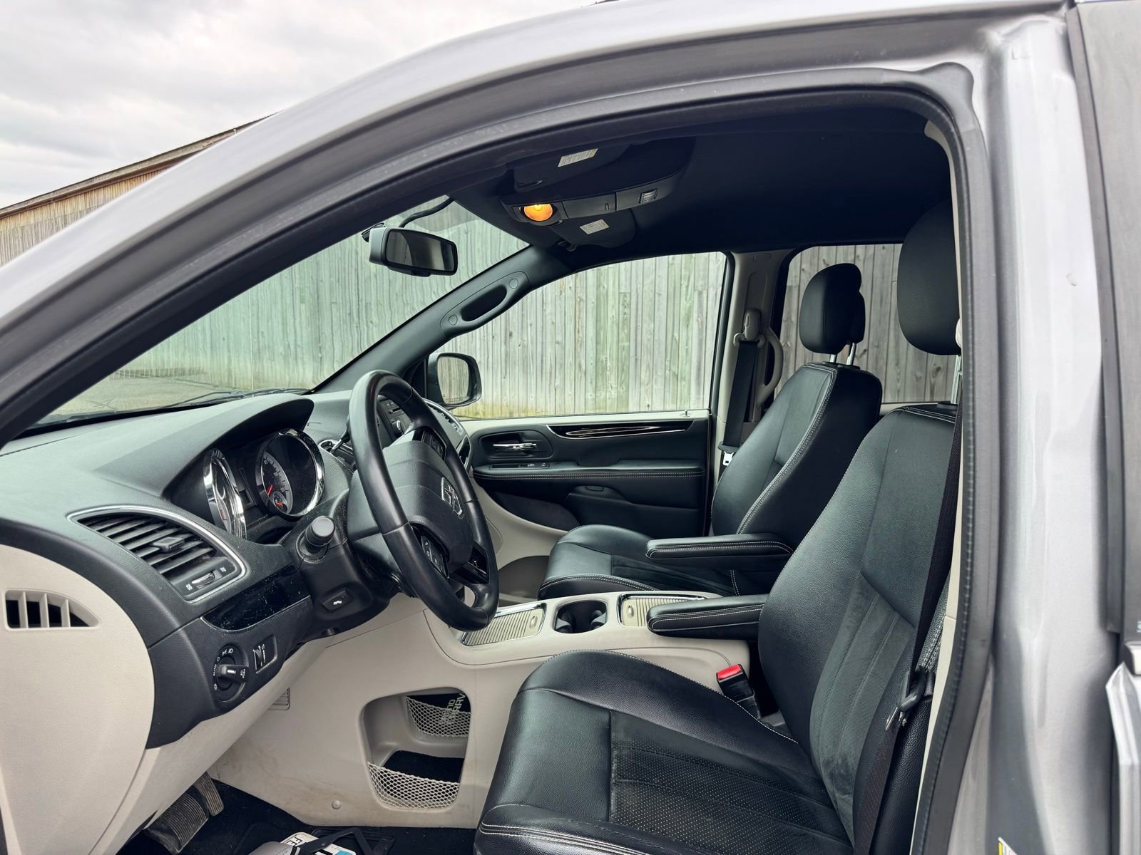 2014 Dodge Grand Caravan SXT photo 9