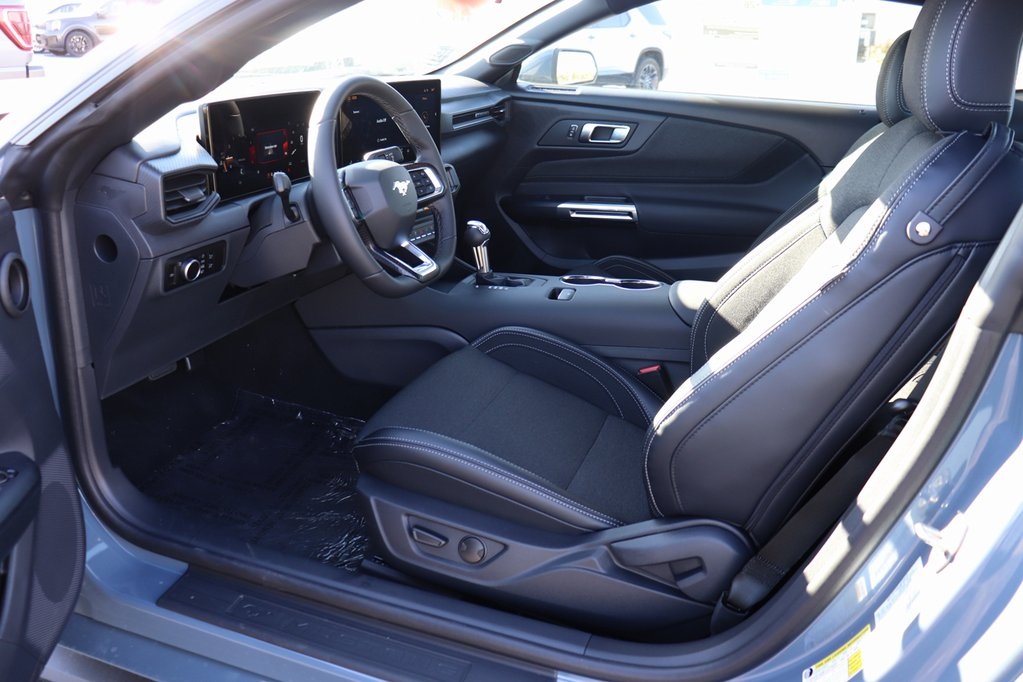 2026 Ford Mustang EcoBoost photo 3