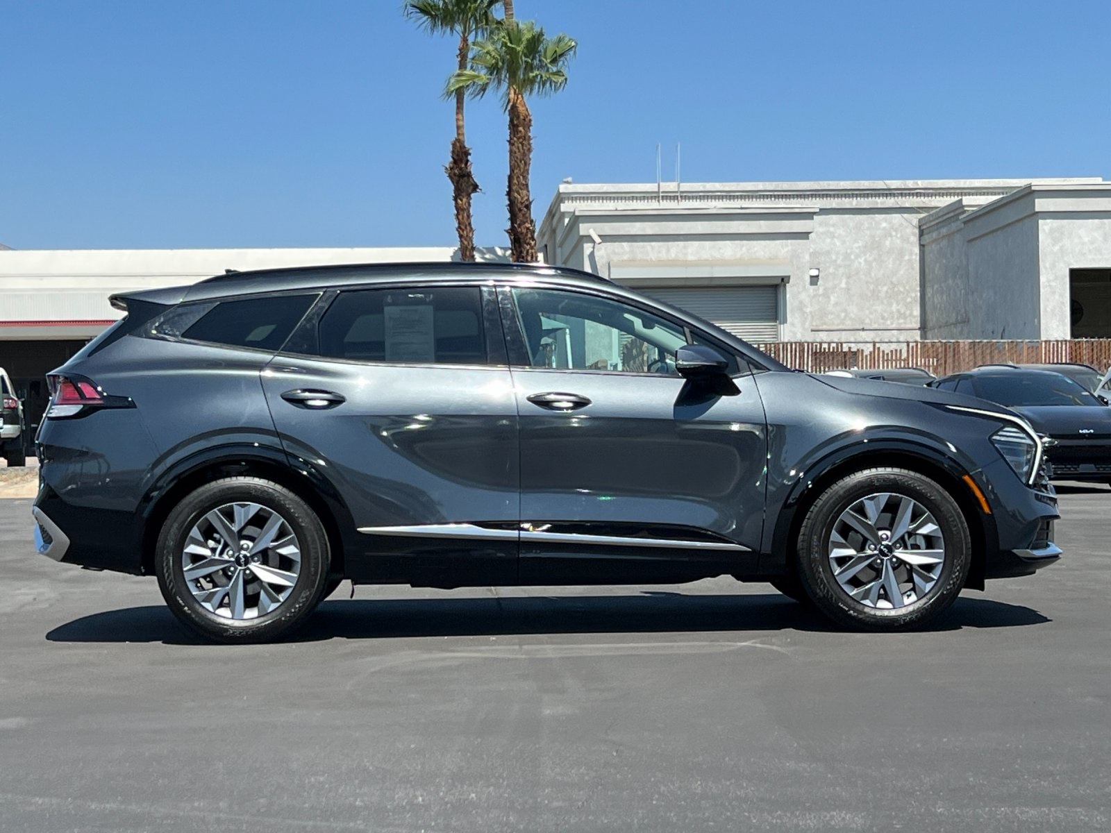 2024 Kia Sportage SX photo 2