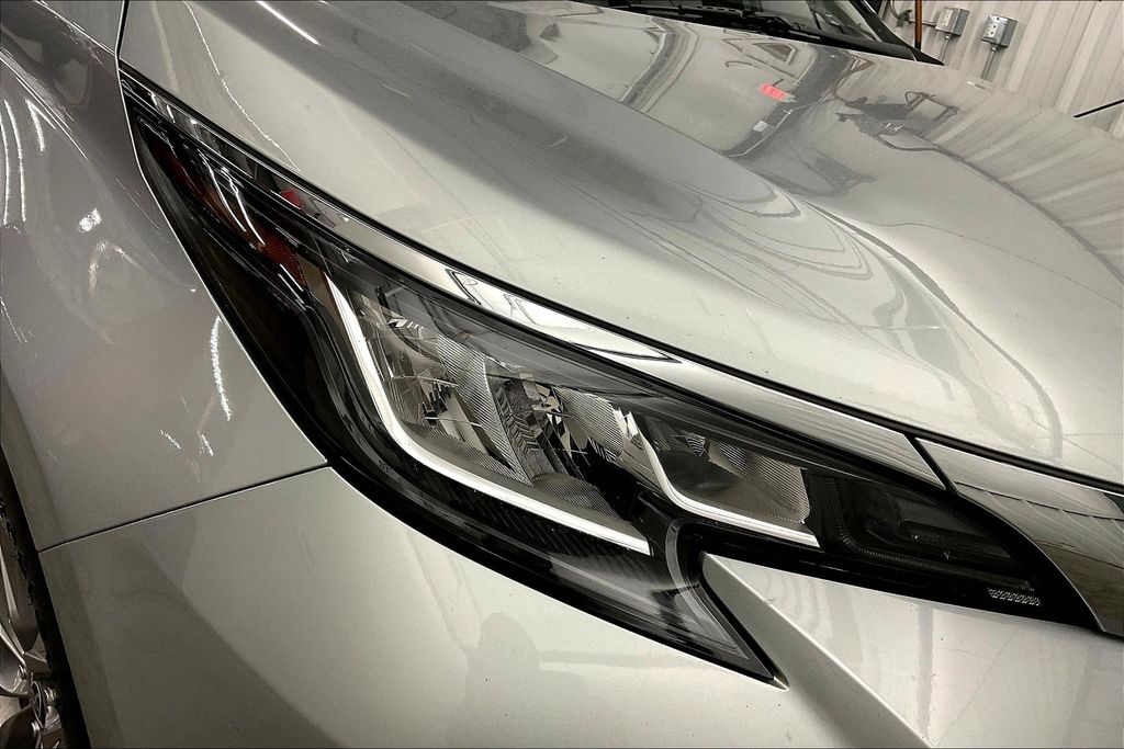 2021 Toyota Sienna XLE photo 29
