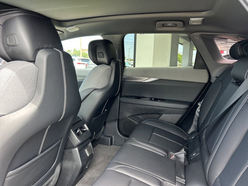 2025 Cadillac Optiq Luxury photo 14