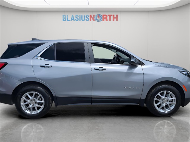 2023 Chevrolet Equinox LT photo 3