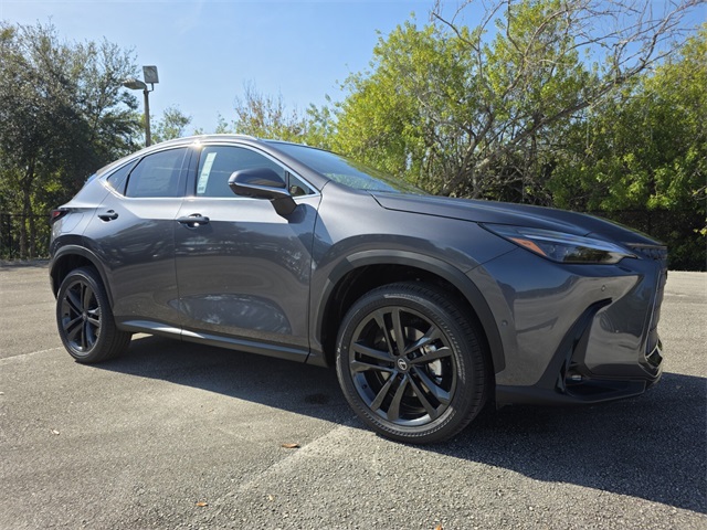 2026 Lexus NX PHEV 450h+'s photo