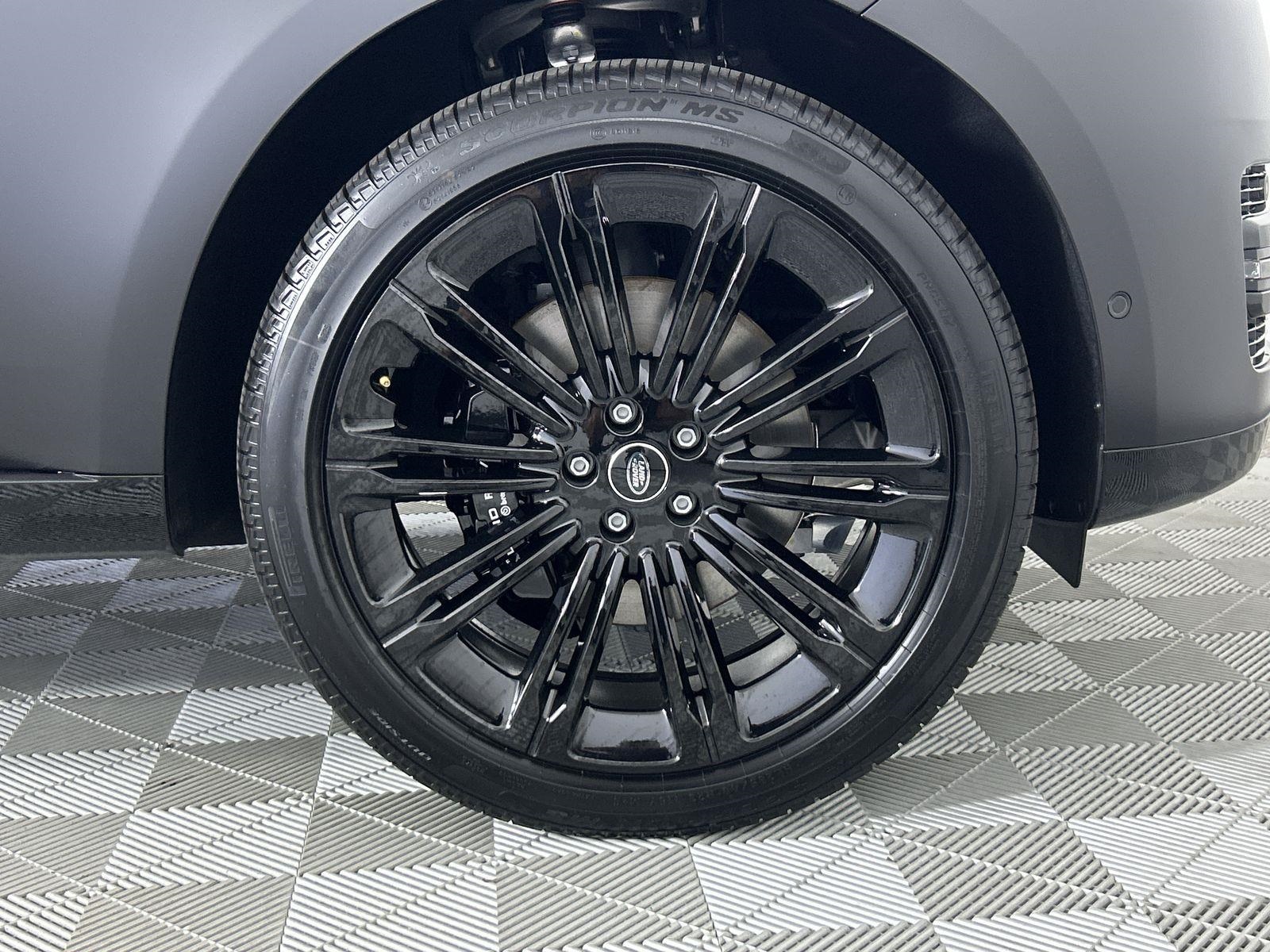 2025 Land Rover Range Rover SE photo 32