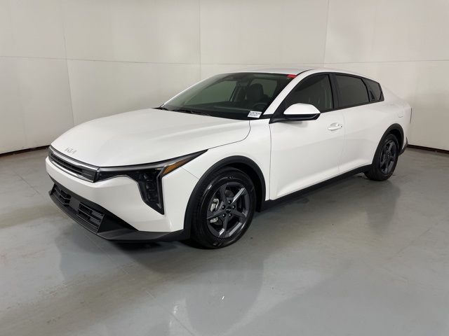 2025 Kia K4 LXS photo 4
