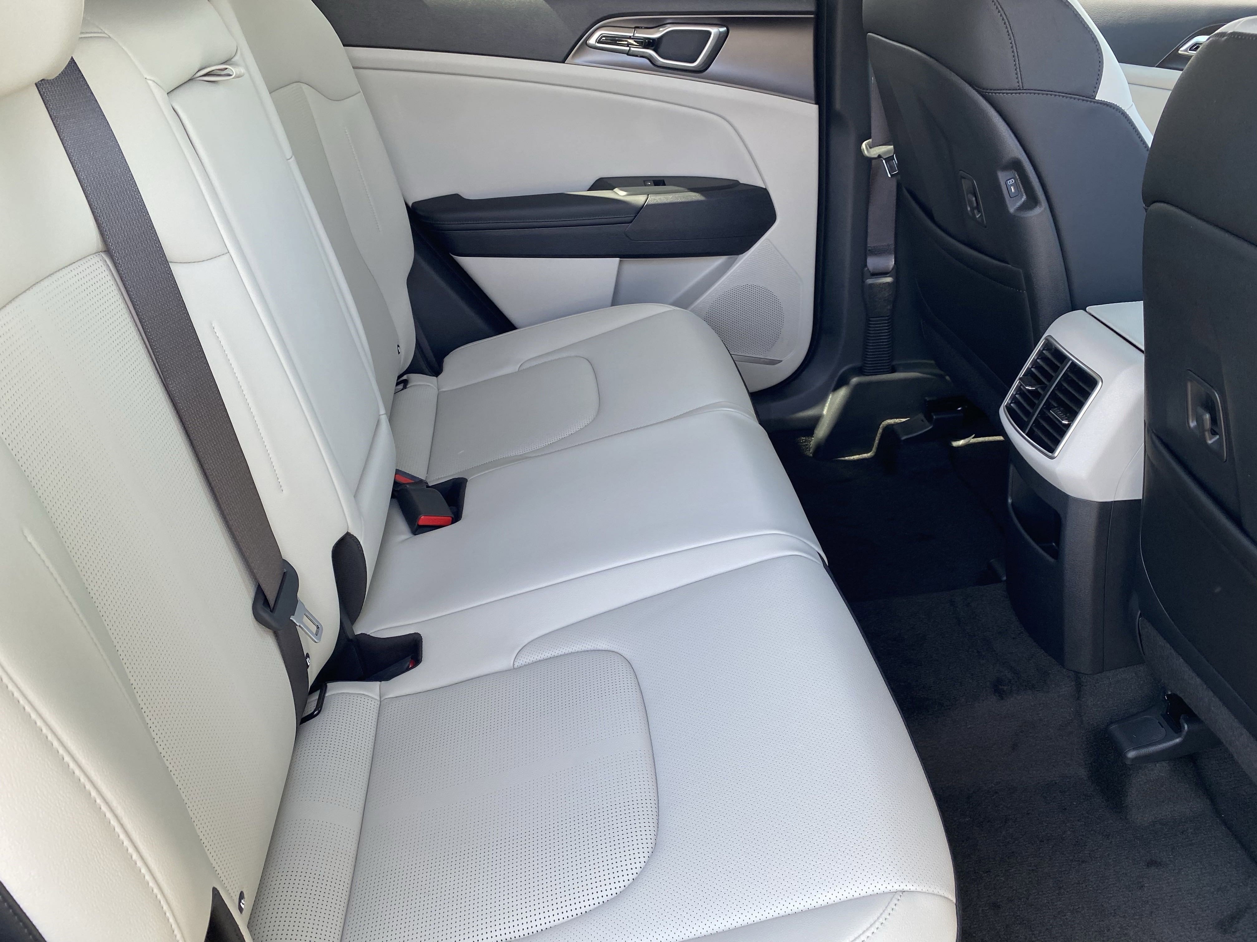 2026 Kia Sportage Hybrid EX photo 3