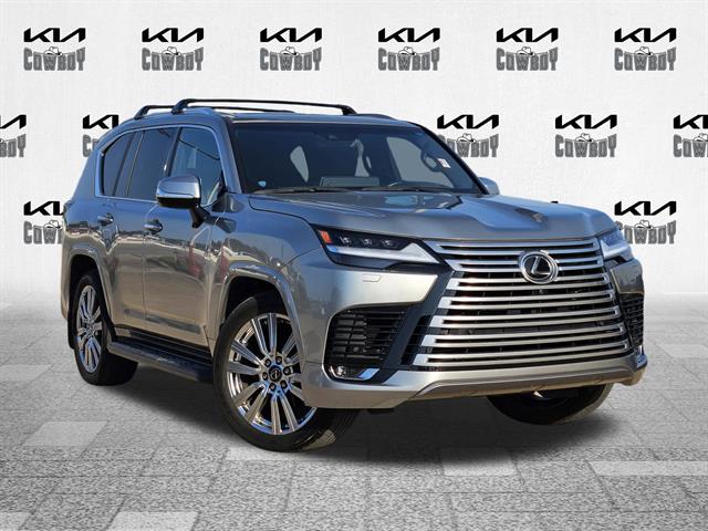 2023 Lexus LX Ultra Luxury's photo