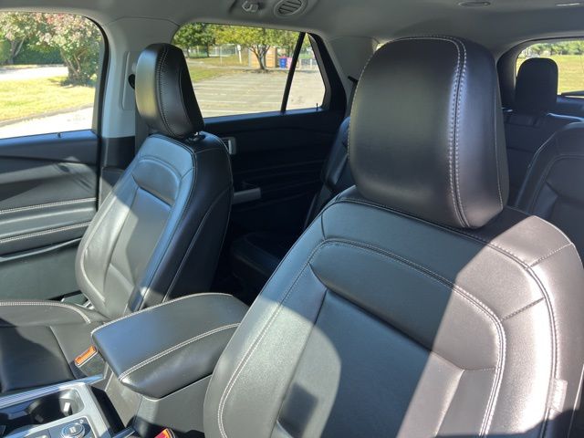 2023 Ford Explorer XLT photo 17