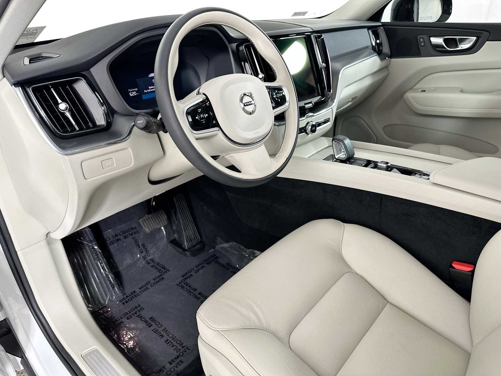 2025 Volvo XC60 B5 Core photo 8