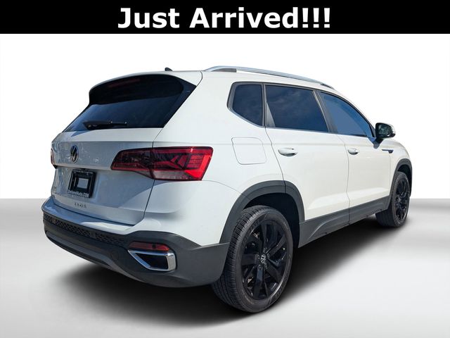 2022 Volkswagen Taos SEL photo 3
