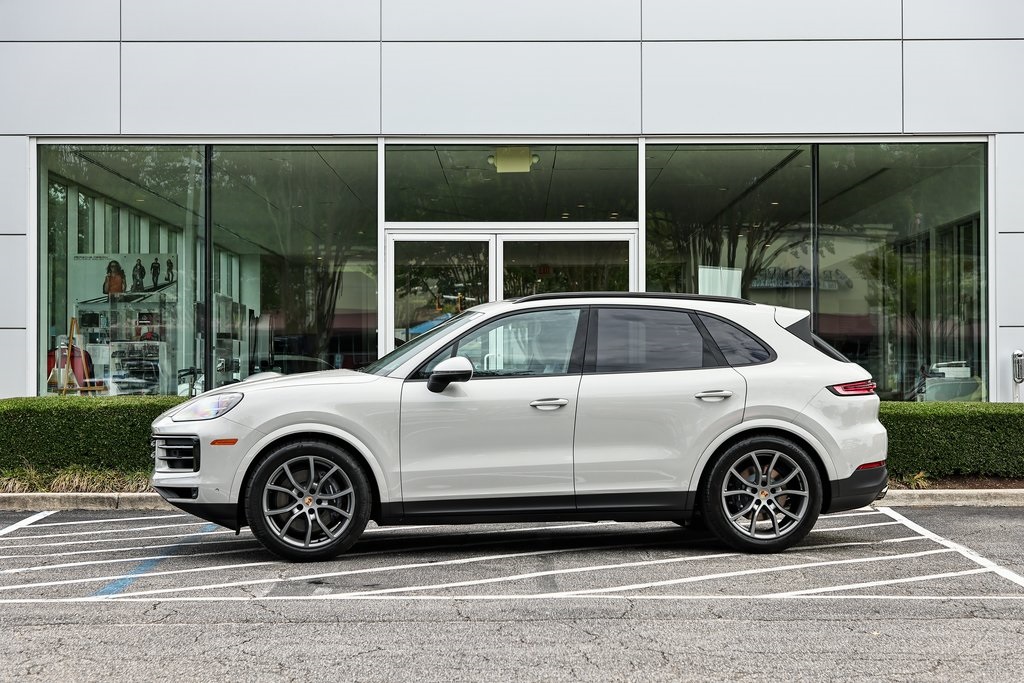 2026 Porsche Cayenne photo 2