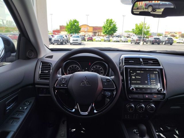 2025 Mitsubishi Outlander Sport LE photo 13
