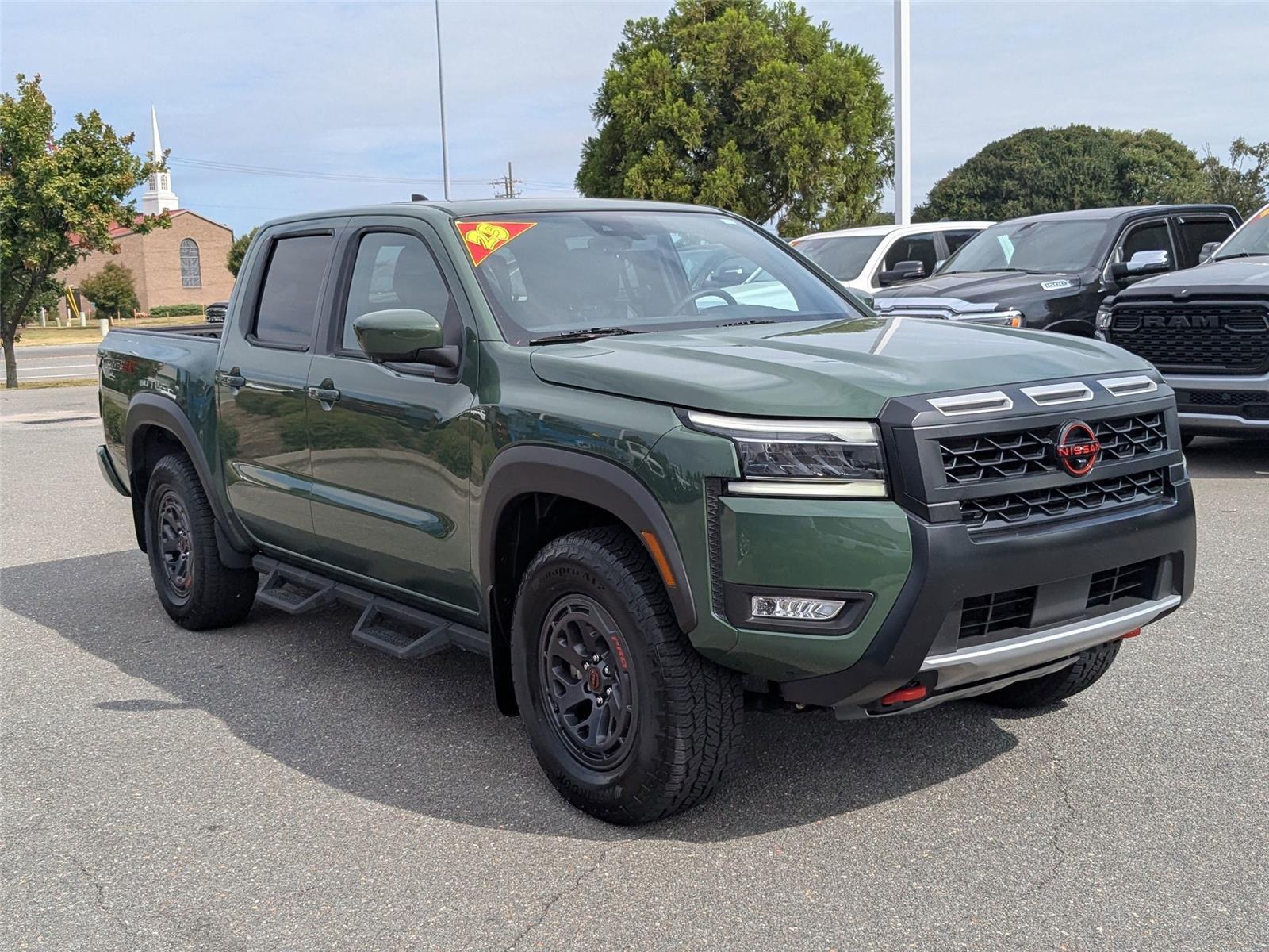 2025 Nissan Frontier PRO-4X Crew Cab photo 2