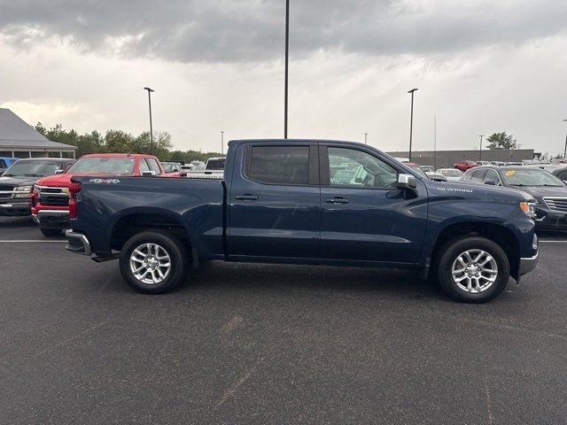 2023 Chevrolet Silverado 1500 LT photo 7