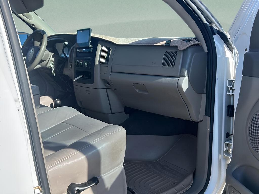 2004 Dodge Ram SLT photo 21