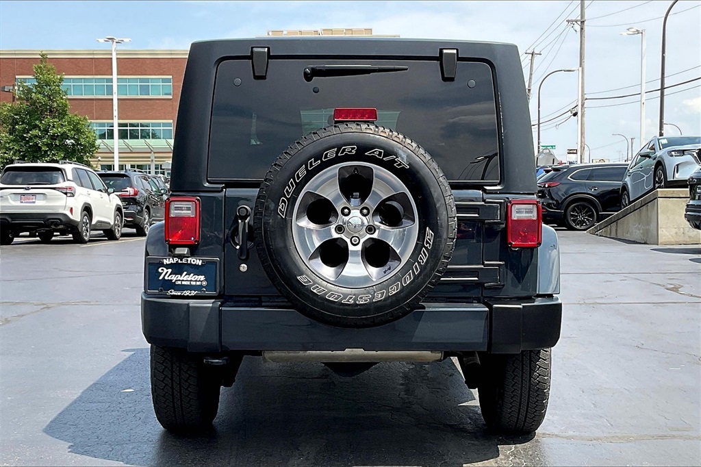 2016 Jeep Wrangler Unlimited Sahara photo 3