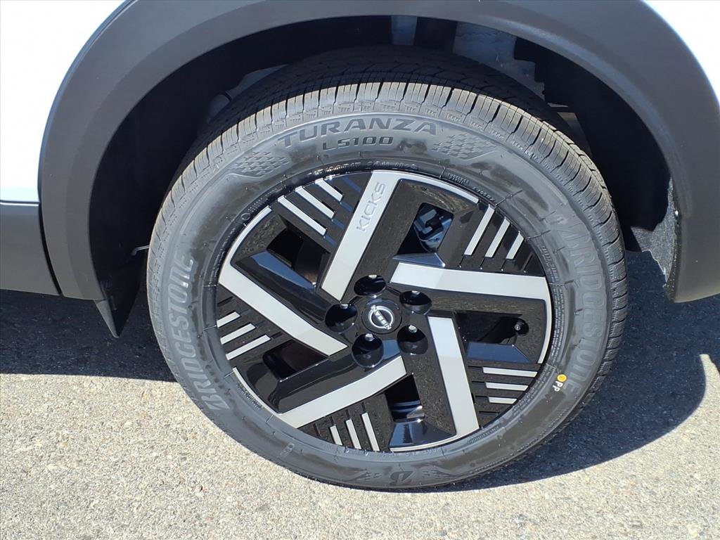 2026 Nissan Kicks SV photo 4